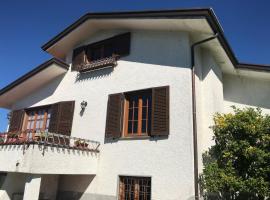 Hotel kuvat: Corsanico-Bargecchia Villa Sleeps 6 WiFi