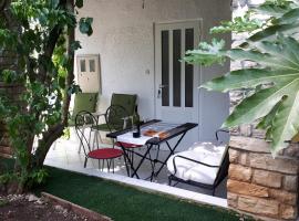 Hotel kuvat: Apartment Petrcane 16828c