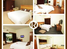 Foto di Hotel: Richmond Hotel & Suites