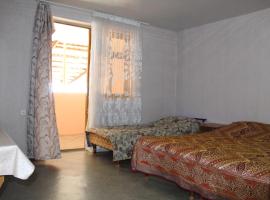 A picture of the hotel: Комната 12 в Гостевом доме Сиеста