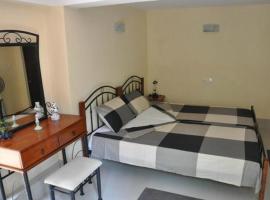 Hotel Photo: Matara road sisira house