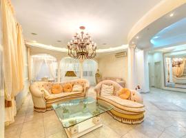 A picture of the hotel: Luxury three-bedroom apartment near Sofiyysky Cathedral