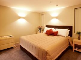 Hotel Photo: TOWER JUNCTION MOTOR LODGE - Best Location - Free Pickup & Dropoff Service to Christchurch Railway Station - walking Distance to Westfield mall, Tower junction mall, Addington Raceway and Hagley Park etc