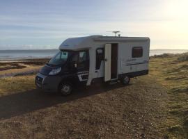 ホテル写真: Four Berth Motorhome Isle of Lewis