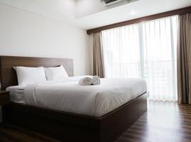 Hotel Photo: City View Studio Apartment at Tamansari La Grande By Travelio