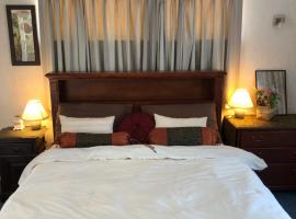 Gambaran Hotel: A Cozy Room with It's Own Privacy