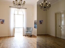 Limassol Old Town Mansion - Steps to the Sea , Marina and Center, hotel a Limassol
