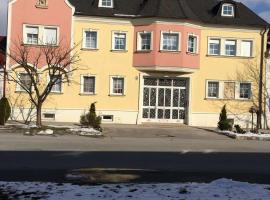 Hotel foto: 7092 Winden am See, Hauptstrasse 33, Haus Martin