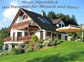 รูปภาพของโรงแรม: Traum-Ferienwohnung im Naturpark Schwarzwald