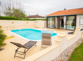 Hotel foto: Modern Holiday Home in Condezaygues with a Private Pool