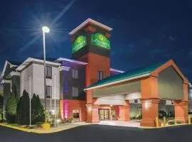 La Quinta Inn & Suites by Wyndham Louisville East