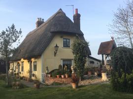 Ivy Todd cottage, hôtel à Debden