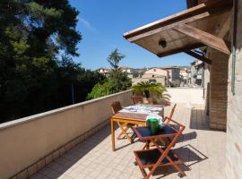 Fotos de Hotel: Appartamento con terrazza sul mare