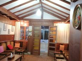 Tiger House Guest House, hotel a Bsharra