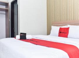 A picture of the hotel: RedDoorz Plus near Malang Town Square