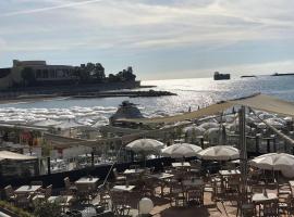 Foto di Hotel: Beachfront Apartment in Monaco