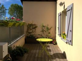 Hotel Photo: MAISON LUMINEUSE prox. Bordeaux-gare, 4 ch, garage