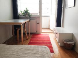 Hotel Foto: Quiet room in a shared apartment