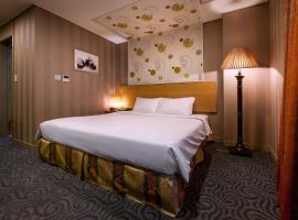 Hotel Foto: Dark Studio Apartment