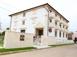 Royal Boutique Mangalia Breeze