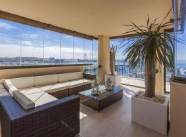 Hotel fotografie: Apartment with exceptional sea views