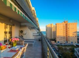 ホテル写真: River Playa beachfront apartment, large terrace