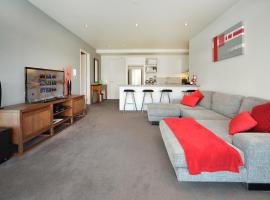 A picture of the hotel: QV 2 Bedrooms Apartment Overlooking Marina -680