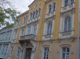 A picture of the hotel: Vörösmarty tér Apartman