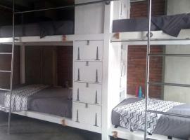 酒店照片: Shelter Hostel Malang