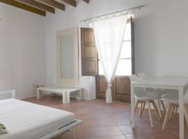 A picture of the hotel: 2 B, Precioso apartamento en Ibiza Marina-Puerto