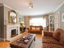 Hotelfotos: Well-Appointed Home Beside Famous Phoenix Park