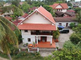 A Tee Guesthouse, hotel in Luang Prabang