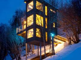 Hotel Photo: Tree cabin style cottage with an incredible view