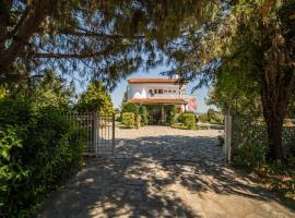 A picture of the hotel: Villa Ampelos