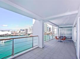 QV Stays 2 Bedroom Waterfront Getaway, hotell Aucklandis