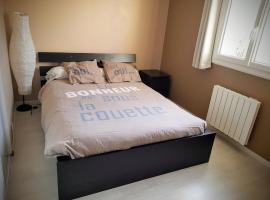 Ξενοδοχείο φωτογραφία: 1 Chambre lit Queen Size dans pavillon avec jardin