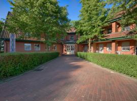 Hotel & Gasthof Zur Linde, hôtel à Middelhagen