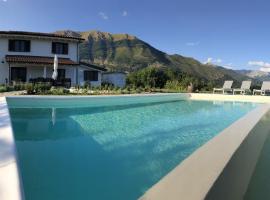 Hình ảnh khách sạn: Luxurious Holiday Home in Bagni di Lucca with Pool