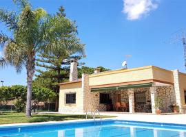 Hotel fotoğraf: Villa con Piscina y Pista de Tenis privada!