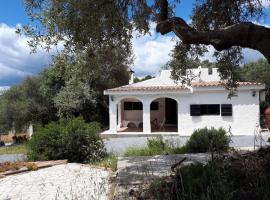 A picture of the hotel: Lilly - Lovely small Villa among Olive Trees