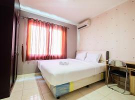 Hotel Photo: Modern 2BR at City Home Apartment with Sofa Bed near MOI By Travelio
