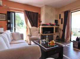Hotel Photo: Massive 4 bedrooms villa in Troianata