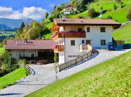 होटल की एक तस्वीर: Huberhof Mareit - Südtirol