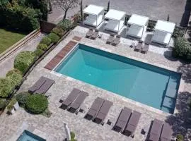 Hôtel Montmorency & Spa: Carcassonne şehrinde bir otel