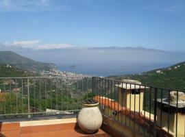 होटल की एक तस्वीर: RUSTICO VILLA CON SPLENDIDA VISTA SUL GOLFO