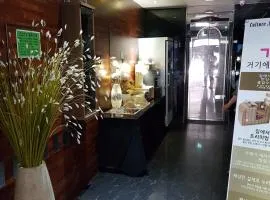 Gugi Motel