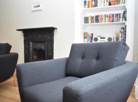 Hotel Photo: High Street - modern Scandi design apartment in the heart of the old town!