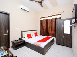 होटल की एक तस्वीर: OYO 40482 Hotel Country Side