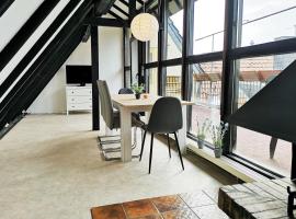 A picture of the hotel: Zentrales Apartment mit Dachterrasse