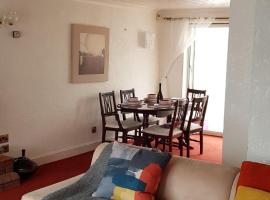 Hotel Photo: Barrie House -Huku Kwetu Dunstable